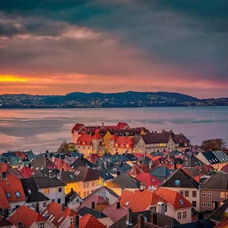 Dinbnb L 50 Meters To Bryggen L New 2023 L Sunny Backyard