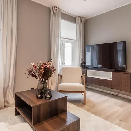 Dinbnb L 50 Meters To Bryggen L New 2023 L Sunny Backyard *