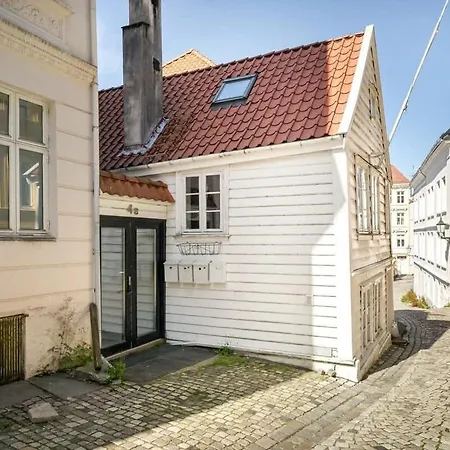 Dinbnb L 50 Meters To Bryggen L New 2023 L Sunny Backyard Appartement