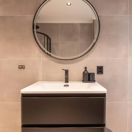 Dinbnb L 50 Meters To Bryggen L New 2023 L Sunny Backyard Apartment *