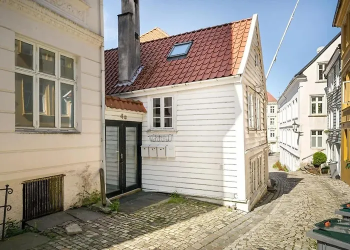 Dinbnb L 50 Meters To Bryggen L New 2023 L Sunny Backyard Daire