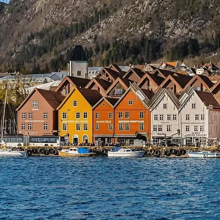 Dinbnb L 50 Meters To Bryggen L New 2023 L Sunny Backyard شقة برغن