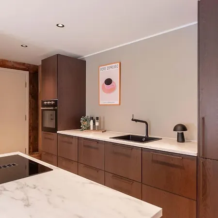 Dinbnb L 50 Meters To Bryggen L New 2023 L Sunny Backyard برغن