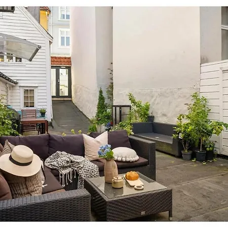 Dinbnb L 50 Meters To Bryggen L New 2023 L Sunny Backyard * برغن
